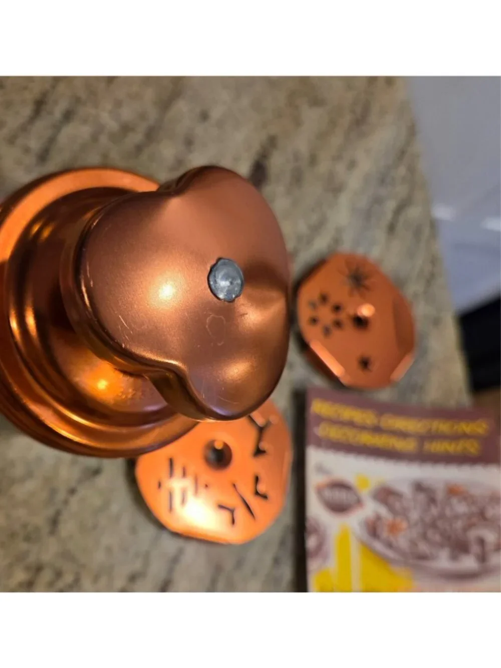 Vintage Mirro Dial-A-Cookie Aluminum Crank Cookie Press 3 Disc & Book 1960's - Picture 2 of 13